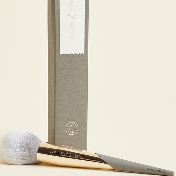 Complex Culture Plush Powder Brush - Picture 1 of 10